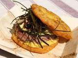 Burger au Pain de Courge, Crème au Roquefort et Légumes Sautés