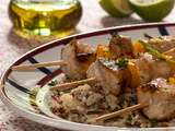 Brochettes de poulet au miel, citron, soja et riz sauvage