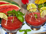 Smoothie glacé à la pastèque, basilic et citron vert