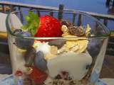 Verrine de fromage blanc au fruits frais et muesli