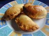 Chaussons aux poivrons rouges/ fromage ail et fines herbes