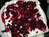 Pavlova aux fruits rouges et basilic