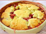 Cobbler aux fraises et rhubarbe