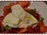 Salade de fraises et tomates à la burrata