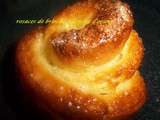 Rosaces de brioche au sucre d' orange