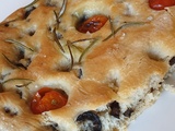 Foccacia aux olives noires et tomates cerises