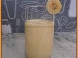 Smoothie à la banane rose mangue et goyave