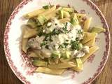 Pâtes à la sauce Alfredo au poulet et avocat