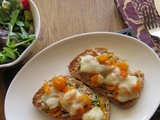 Tartines gratinées, thon et tomates tièdes