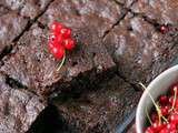 Brownie au chocolat noir et aux groseilles