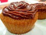 Cupcakes vanille, coeur chocolat et glacage chocolat au caramel