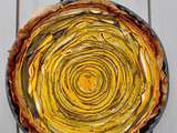 Tarte hypnotique aux courgettes jaunes et vertes [vegan]