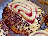 Biscuit spirale à la confiture de framboise et perles de chocolat