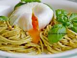 Spaghetti au pesto et oeuf poché, végétarien