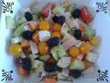 Salade concombre, tomate, feta et poulet