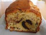 Cake aux pruneaux, lardons et bleu