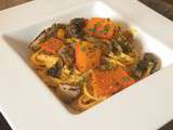 Linguine, sauce vegan au potimarron et lait de coco, champignons au vin blanc