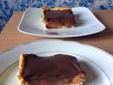 Tarte chocolat, caramel et cacahuètes comme un snickers