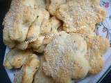 Biscuits salés saux fromages et aux herbes