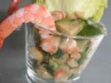 Verrine de crevettes avocat et pousses d'epinards