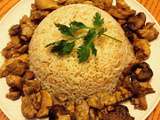 Riz avec du poulet à la crème et champignons