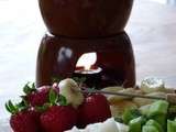 Fondue de chocolat au caramel et fruits frais