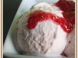 Glace au yahourt et confiture de fraise