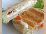 Paninis tomate mozarella basilic