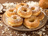 Beignets à la noix de coco : une recette sans œufs, beurre ni lait avec seulement 3 ingrédients