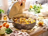 Ce sauté de porc aux abricots embaume votre cuisine (et régale tout le monde)