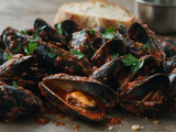 Moules : ce chef révèle pourquoi les cuire dans l’eau est une erreur et ce qu’il faut vraiment utiliser à la place