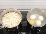 Ne faites pas cette erreur : cuire vos œufs avec votre riz pourrait être une mauvaise idée