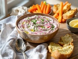 Vous adorez le tzatziki ? Cette version au radis frais va vous surprendre
