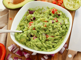 Comment éviter que le guacamole ne brunisse : astuces et solutions