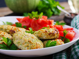 Galettes de poulet et courgette avec salade d’été