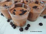 Mousse chocolat aux extraits de fèves de tonka et griottes