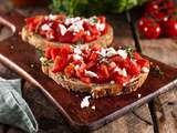 Tartines tomates, feta et basilic