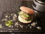 Burger de volaille, sauce cremeuse a l' avocat ( recette de l atelier des chefs)