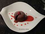 Fondant au chocolat, coeur de caramel au beurre demi-sel, coulis de framboise ( recette de l atelier des chefs)