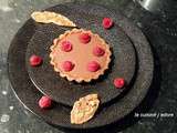 Tartelette fondante chocolat au lait, confit de framboises a l' anis vert, tuile dentelle cacao ( recette de l atelier des chefs)