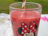 Smoothie fraises, framboises et lait d'amande