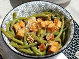 Wok de haricots verts et tofu grillé, sauce asiatique aux arachides