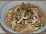 Consomm� de poulet aux crozets grill�s