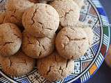 Petits gâteaux bien fondants aux cacahuètes et sésame