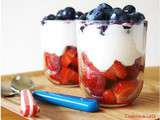 Mousse de yaourt, myrtilles et fraises Mara : la verrine tricolore