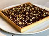 Tarte caramel, noix et chocolat