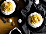 Pavlova aux pommes et caramel beurre salé