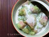 Porridge sucré de riz gluant au taro et lait de coco (Chè khoai môn)