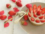 Entremet du printemps à la fraise et à la rose