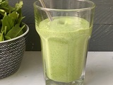 Green smoothie : épinard, banane et graines de chia